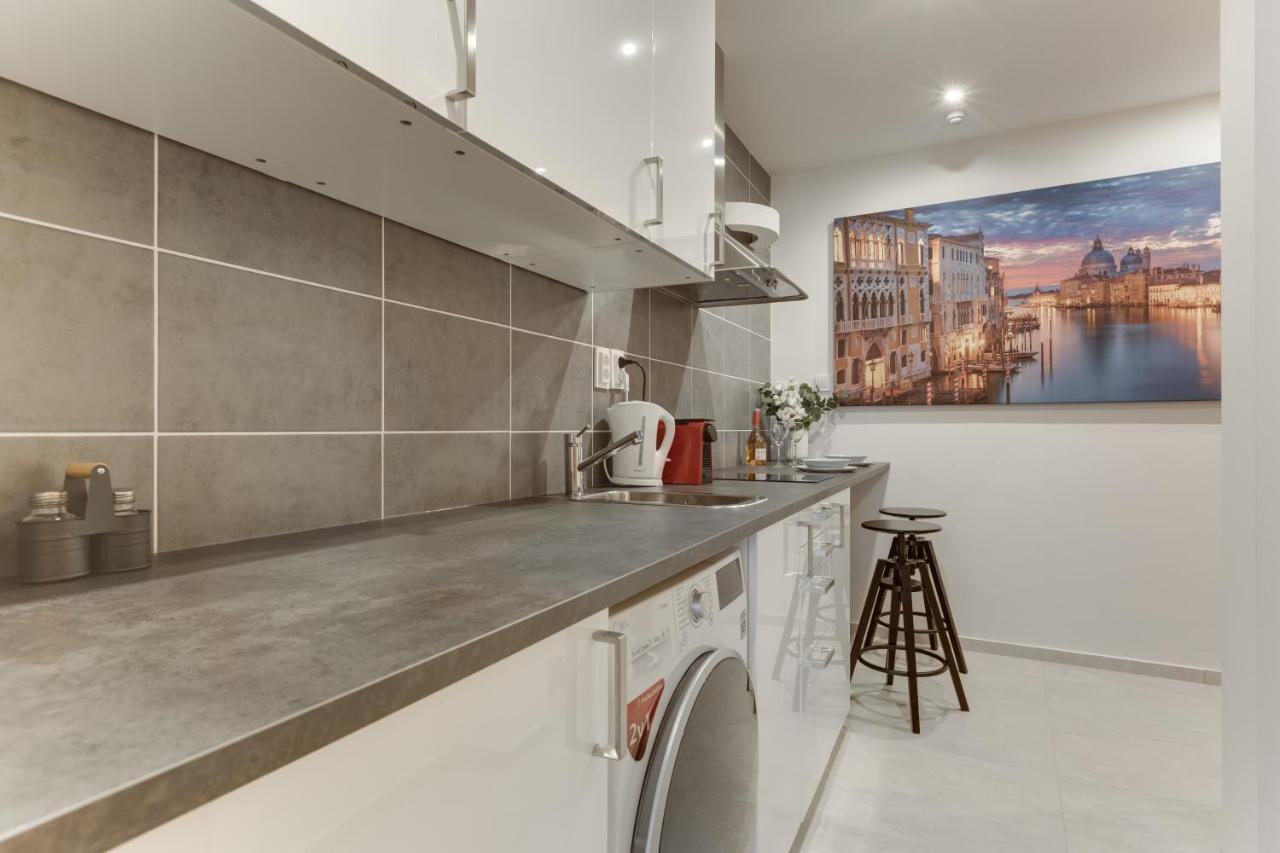 Dream Apt Prague Apartment ภายนอก รูปภาพ